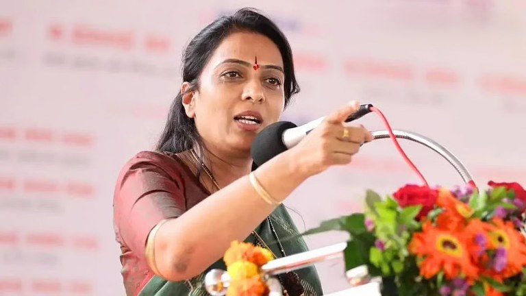 MVA की जीत से बढ़ा कार्यकर्ताओं का मनोबल, रोहिणी खडसे का महायुति पर हमला, बैलेट पेपर से डरती है सरकार